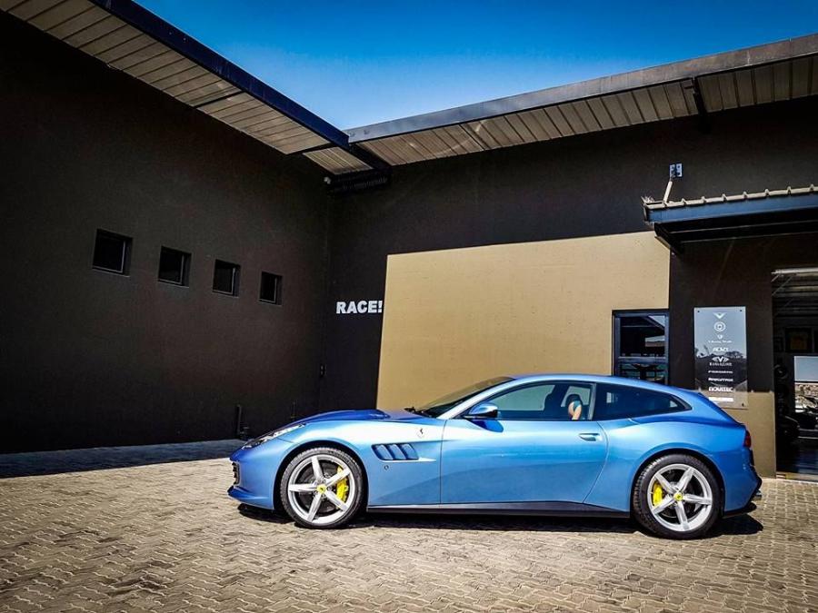  Ferrari GTC4Lusso by RACE! 2017 года  (фото 5 из 5)